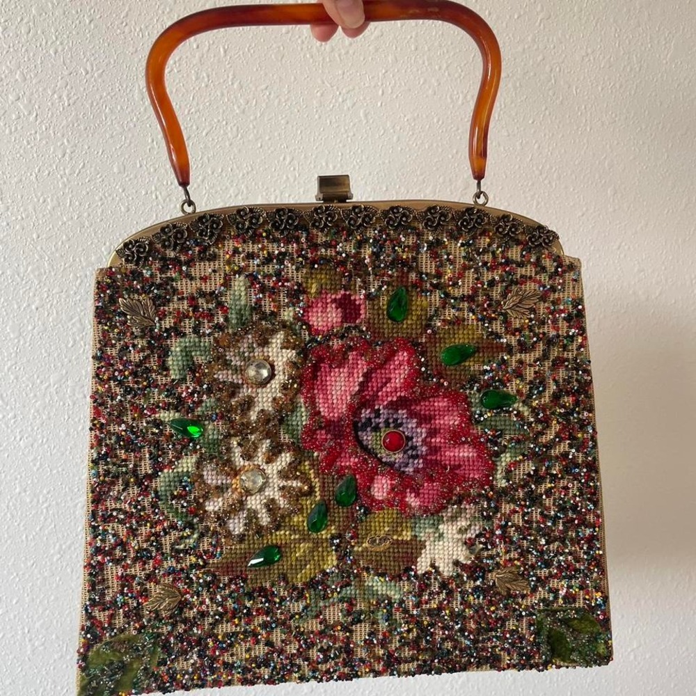 Circa 1950s - 1960s Soure Beaded Tapestry Purse‎ - Picture 3 of 8